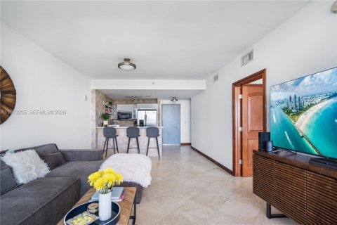 Condominio en venta en Miami, Florida, 1 dormitorio, 70.7 m2 № 2033281 - foto 3