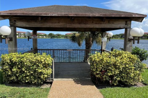 Condo in Pembroke Pines, Florida, 2 bedrooms  № 2036253 - photo 29