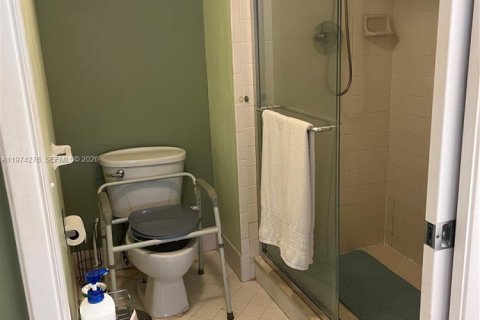 Condo in Pembroke Pines, Florida, 2 bedrooms  № 2036253 - photo 12