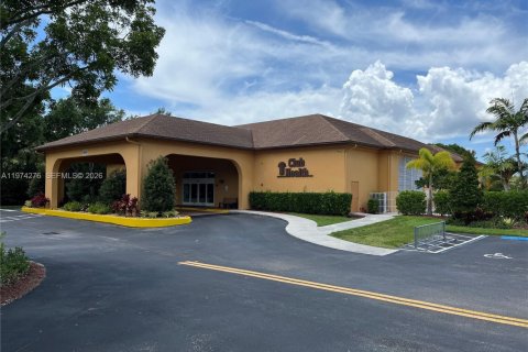 Condo in Pembroke Pines, Florida, 2 bedrooms  № 2036253 - photo 26