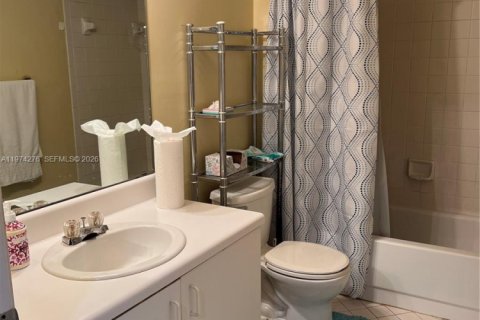 Condo in Pembroke Pines, Florida, 2 bedrooms  № 2036253 - photo 4