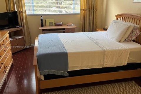 Condo in Pembroke Pines, Florida, 2 bedrooms  № 2036253 - photo 3