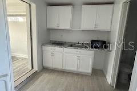 House in New Port Richey, Florida 3 bedrooms, 160.16 sq.m. № 1721770 - photo 20