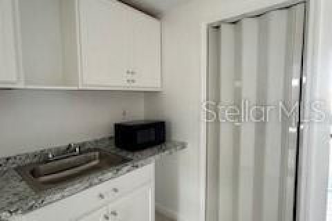 House in New Port Richey, Florida 3 bedrooms, 160.16 sq.m. № 1721770 - photo 26