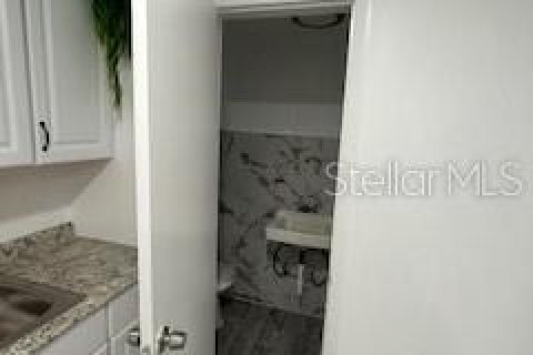 House in New Port Richey, Florida 3 bedrooms, 160.16 sq.m. № 1721770 - photo 11
