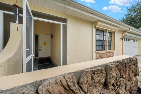 Condo in Sun City Center, Florida, 2 bedrooms № 2208053 - photo 6