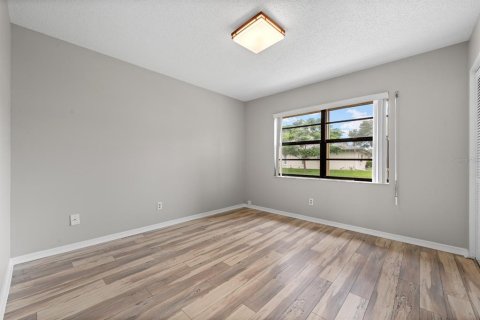 Condo in Sun City Center, Florida, 2 bedrooms № 2208053 - photo 18