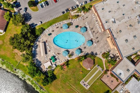Condo in Sun City Center, Florida, 2 bedrooms № 2208053 - photo 25