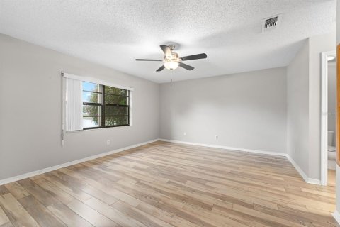 Condo in Sun City Center, Florida, 2 bedrooms № 2208053 - photo 15