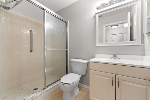 Condo in Sun City Center, Florida, 2 bedrooms № 2208053 - photo 19