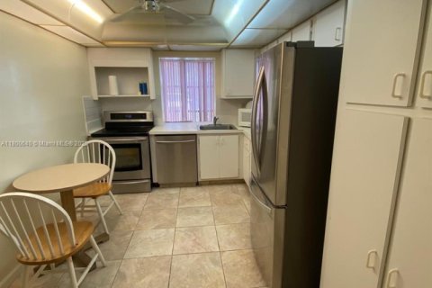 Condo in Hallandale Beach, Florida, 1 bedroom  № 2019181 - photo 7