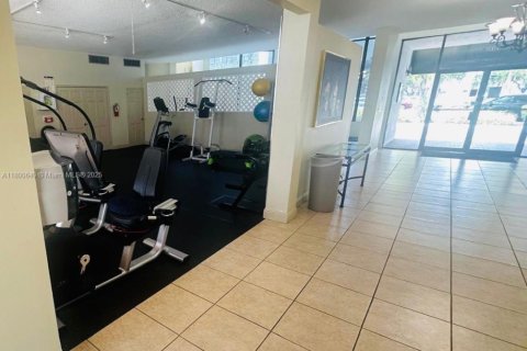 Condo in Hallandale Beach, Florida, 1 bedroom  № 2019181 - photo 26