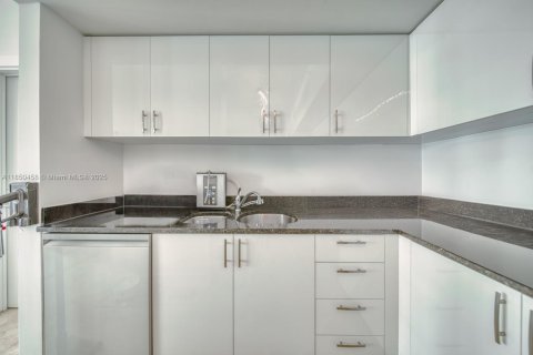 Condo in Aventura, Florida, 2 bedrooms  № 2016894 - photo 3