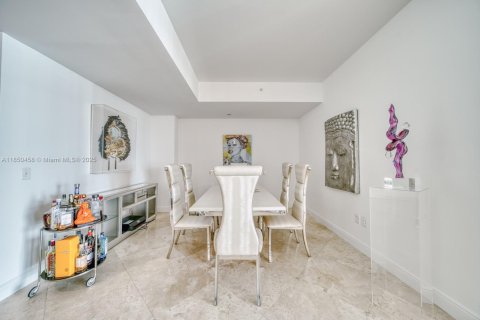 Condo in Aventura, Florida, 2 bedrooms  № 2016894 - photo 12