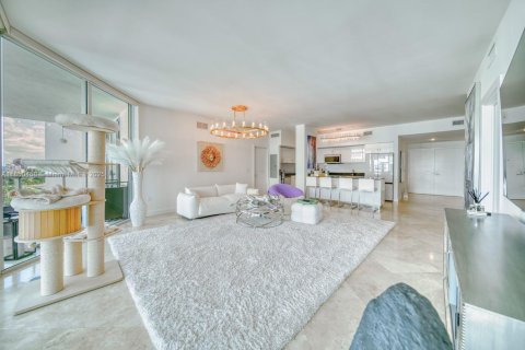 Condo in Aventura, Florida, 2 bedrooms  № 2016894 - photo 9