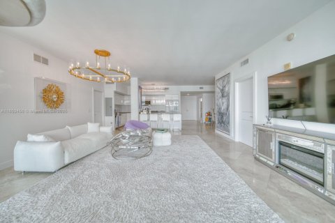 Condo in Aventura, Florida, 2 bedrooms  № 2016894 - photo 8