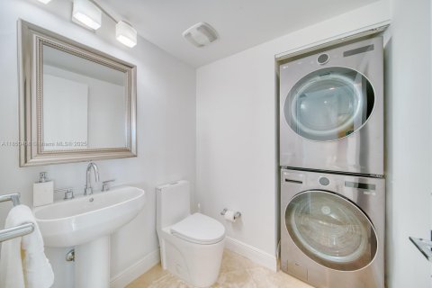 Condo in Aventura, Florida, 2 bedrooms  № 2016894 - photo 14