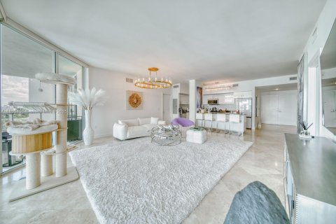 Condo in Aventura, Florida, 2 bedrooms  № 2016894 - photo 7