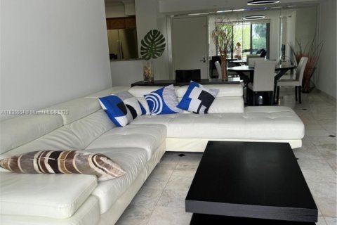 Condominio en venta en Aventura, Florida, 2 dormitorios, 109.72 m2 № 1806221 - foto 2