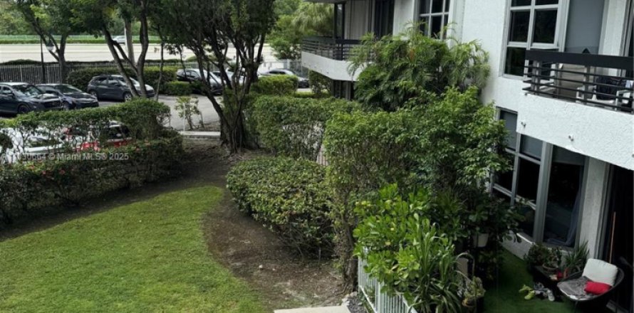 Condominio en Aventura, Florida, 2 dormitorios  № 1806221