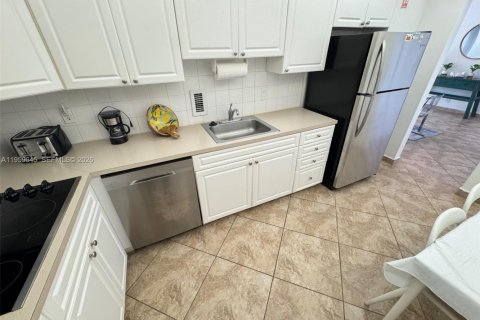 Copropriété à louer à Hollywood, Floride: 1 chambre, 81.2 m2 № 2025783 - photo 16