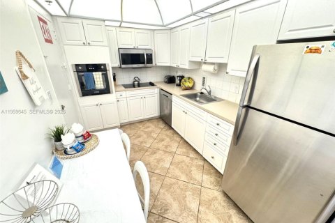 Copropriété à louer à Hollywood, Floride: 1 chambre, 81.2 m2 № 2025783 - photo 4