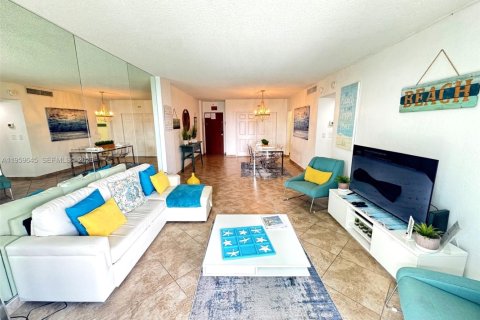 Copropriété à louer à Hollywood, Floride: 1 chambre, 81.2 m2 № 2025783 - photo 2