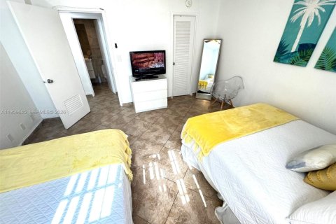 Copropriété à louer à Hollywood, Floride: 1 chambre, 81.2 m2 № 2025783 - photo 12