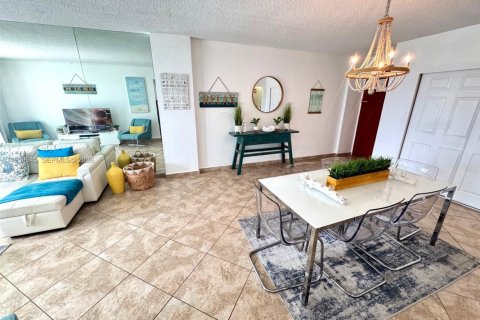 Copropriété à louer à Hollywood, Floride: 1 chambre, 81.2 m2 № 2025783 - photo 9
