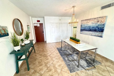 Copropriété à louer à Hollywood, Floride: 1 chambre, 81.2 m2 № 2025783 - photo 19