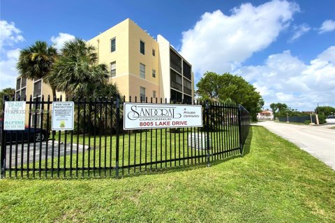 Copropriété à louer à Doral, Floride: 1 chambre, 71.53 m2 № 1987610 - photo 13