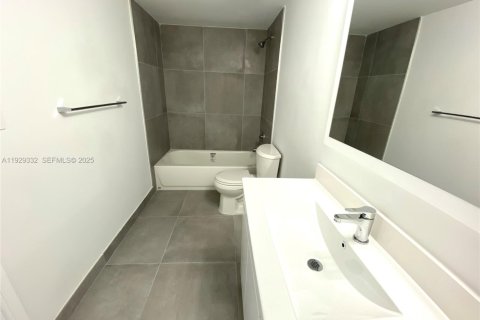 Copropriété à louer à Doral, Floride: 1 chambre, 71.53 m2 № 1987610 - photo 6