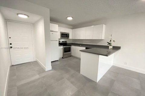 Copropriété à louer à Doral, Floride: 1 chambre, 71.53 m2 № 1987610 - photo 2