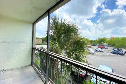 Copropriété à louer à Doral, Floride: 1 chambre, 71.53 m2 № 1987610 - photo 10