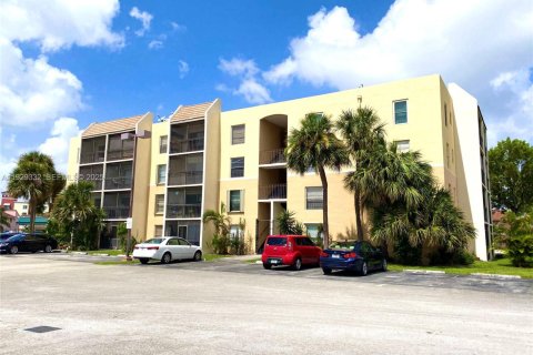 Copropriété à louer à Doral, Floride: 1 chambre, 71.53 m2 № 1987610 - photo 14