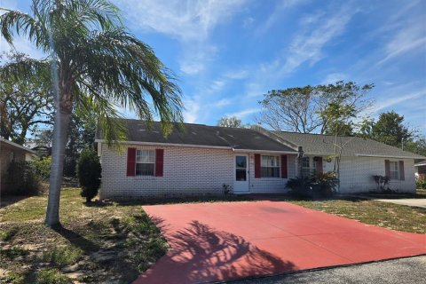 Dúplex en venta en Lake Wales, Florida, 2 dormitorios, 79.71 m2 № 1733737 - foto 1