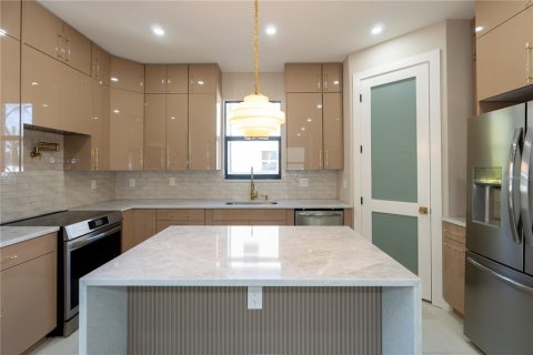 Casa en venta en Tampa, Florida, 4 dormitorios, 171.87 m2 № 2145459 - foto 11