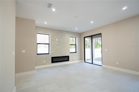 Casa en venta en Tampa, Florida, 4 dormitorios, 171.87 m2 № 2145459 - foto 10