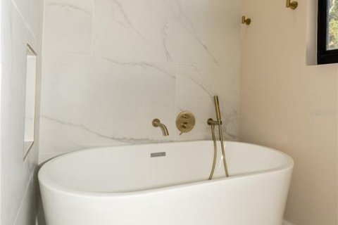 Casa en venta en Tampa, Florida, 4 dormitorios, 171.87 m2 № 2145459 - foto 27