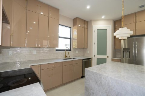 Casa en venta en Tampa, Florida, 4 dormitorios, 171.87 m2 № 2145459 - foto 12