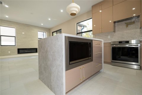 Casa en venta en Tampa, Florida, 4 dormitorios, 171.87 m2 № 2145459 - foto 13