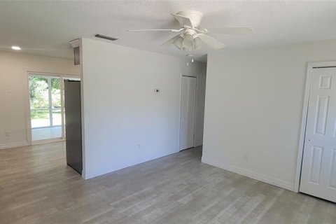 Villa ou maison à vendre à DeLand, Floride: 3 chambres, 88.26 m2 № 2310723 - photo 2