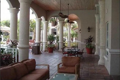 Condo in Pembroke Pines, Florida, 2 bedrooms  № 1809737 - photo 13