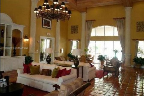 Condo in Pembroke Pines, Florida, 2 bedrooms  № 1809737 - photo 12
