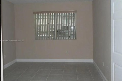 Condo in Pembroke Pines, Florida, 2 bedrooms  № 1809737 - photo 6