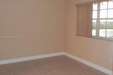 Condo in Pembroke Pines, Florida, 2 bedrooms  № 1809737 - photo 8