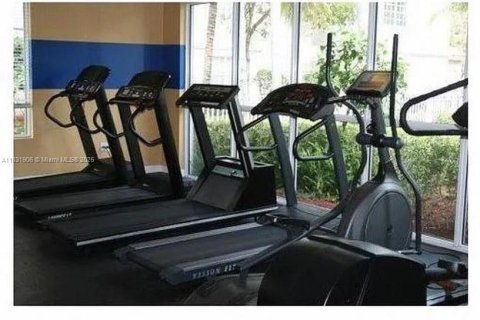 Condo in Pembroke Pines, Florida, 2 bedrooms  № 1809737 - photo 11