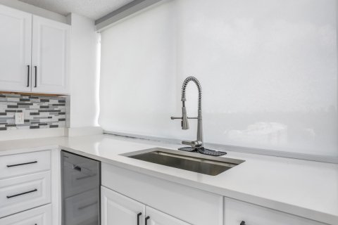Купить кондоминиум в Уэст-Палм-Бич, Флорида 4 комнаты, 110.93м2, № 2146929 - фото 14