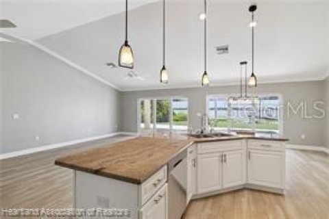 House in Lake Placid, Florida 5 bedrooms, 369.66 sq.m. № 1918597 - photo 14