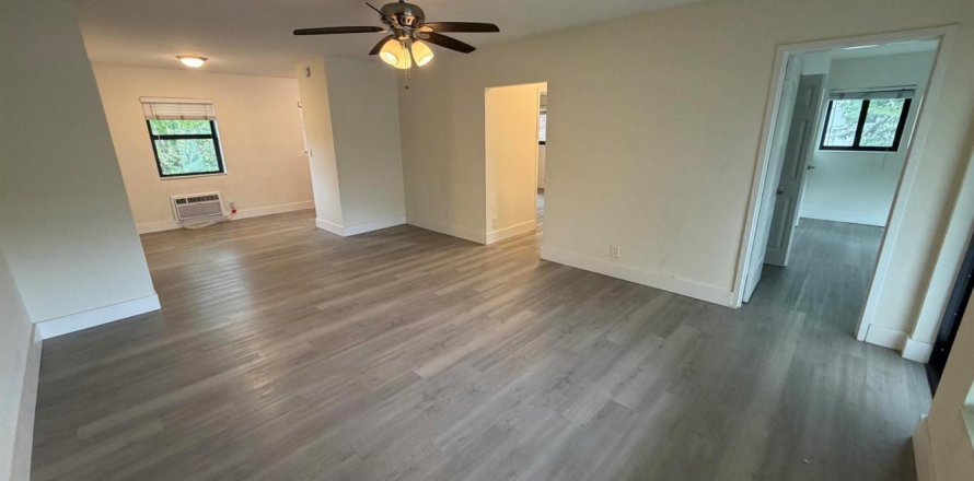 Apartment in Fort Lauderdale, Florida 2 bedrooms, 1041.43 sq.m. № 2392772